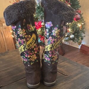 Es Hardy 2k Floral Embroidered Boots with Faux Fur Trim